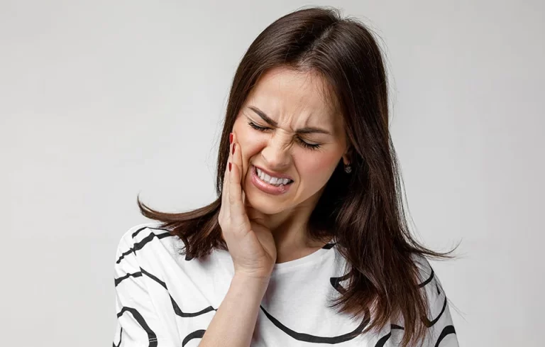 Female with sharp tooth pain in Gardena